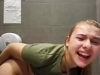 blonde xxx fingering close-up video